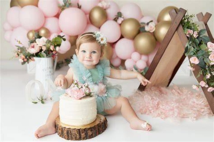 12 Fun Cake Smash Photo Ideas