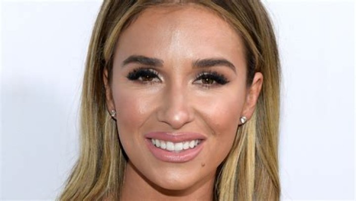 Did Jessie James Decker get Plastic Surgery?