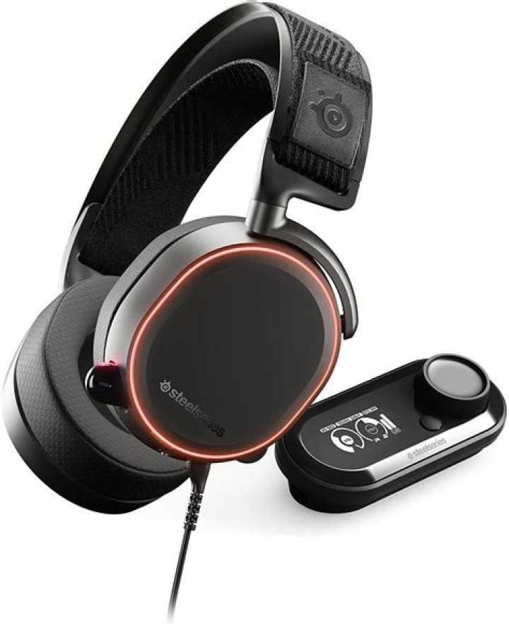 Interro’s Rainbow Six Siege streaming setup: Headset, mouse, keyboard, and more