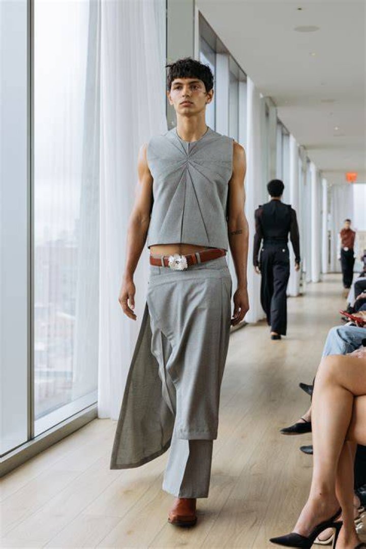 Lace Men Style: A Daring Fashion Statement