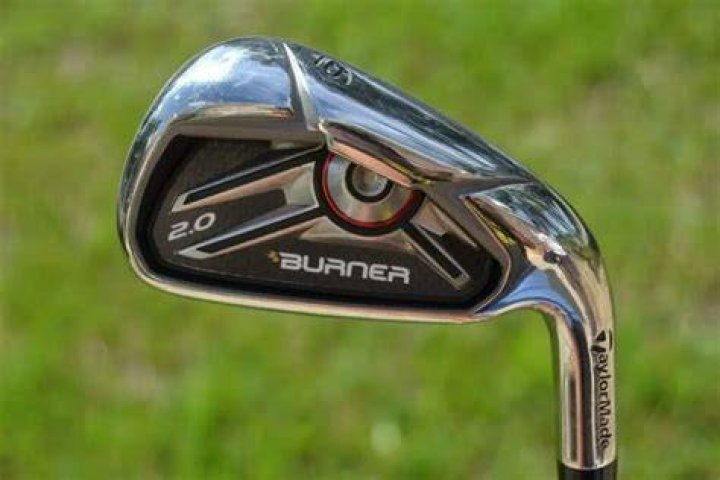 Taylor Made Burner 2.0 v Rocketballz