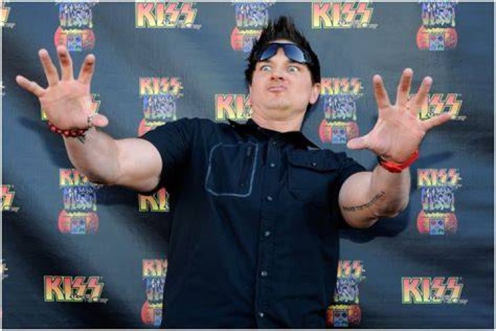 Why does Zak Bagans wear a mask?