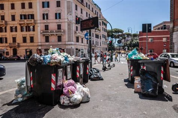 Why is Rome so dirty?